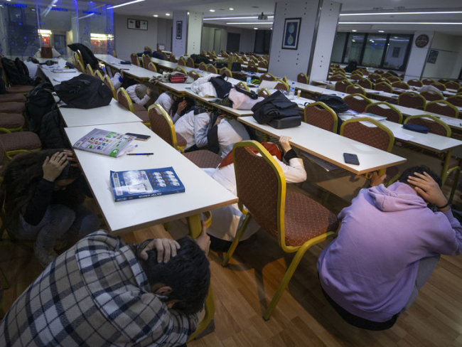 Türkiye geneli ve KKTC'de 'Deprem Anı Ülke Tatbikatı' yapıldı